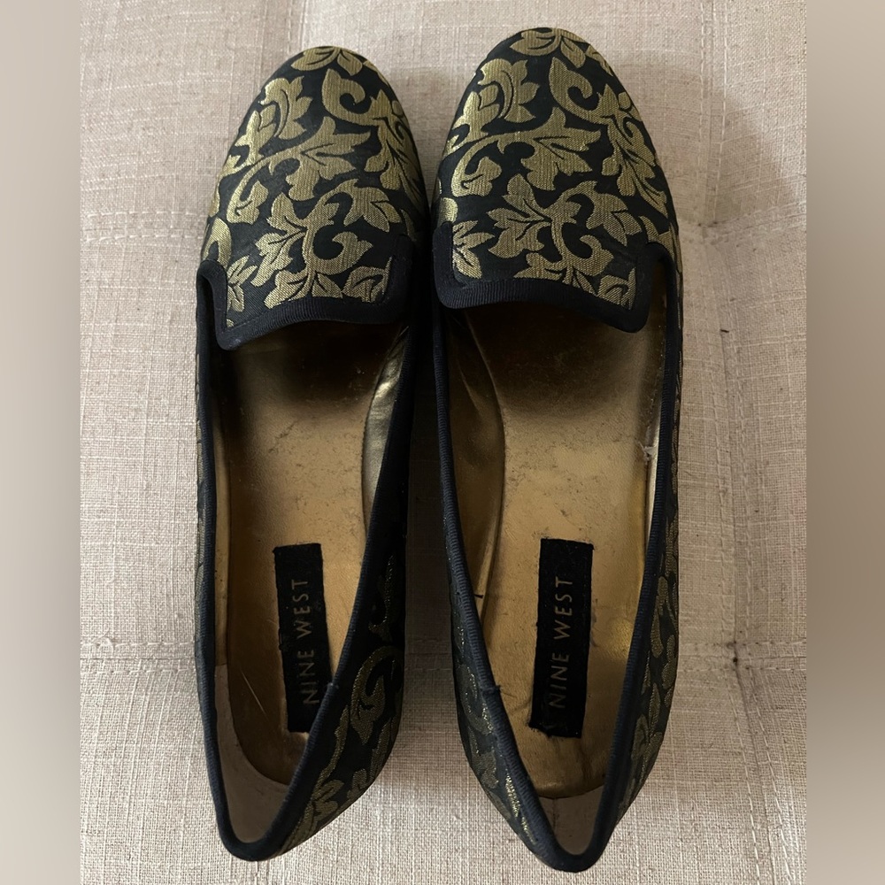 NWT Black & Gold Nine West
Lavalu Jacquard Loafers